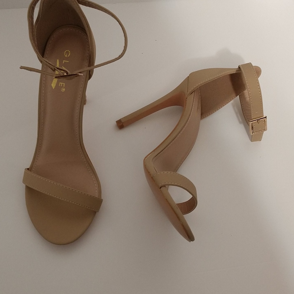New Cream Ankle Wrap Stiletto Heels sz 7.5